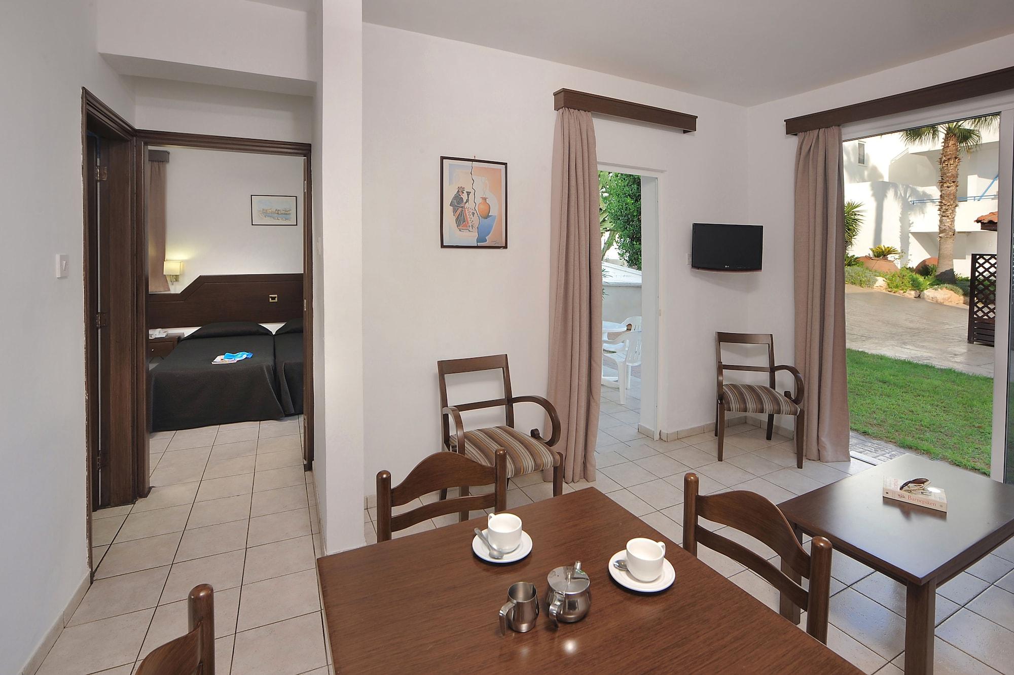 Petrosana Hotel Apartments Ayia Napa Esterno foto
