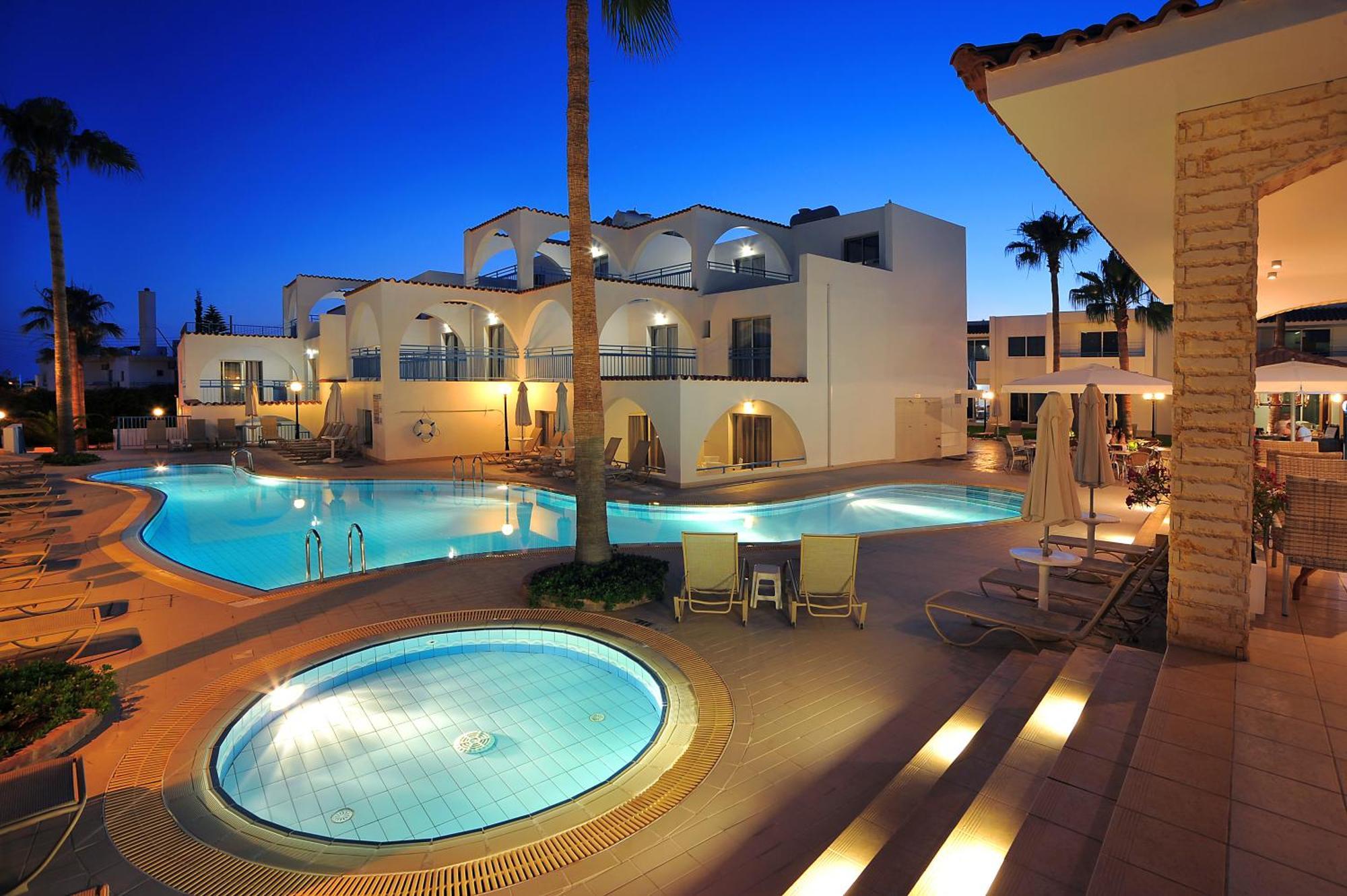 Petrosana Hotel Apartments Ayia Napa Esterno foto