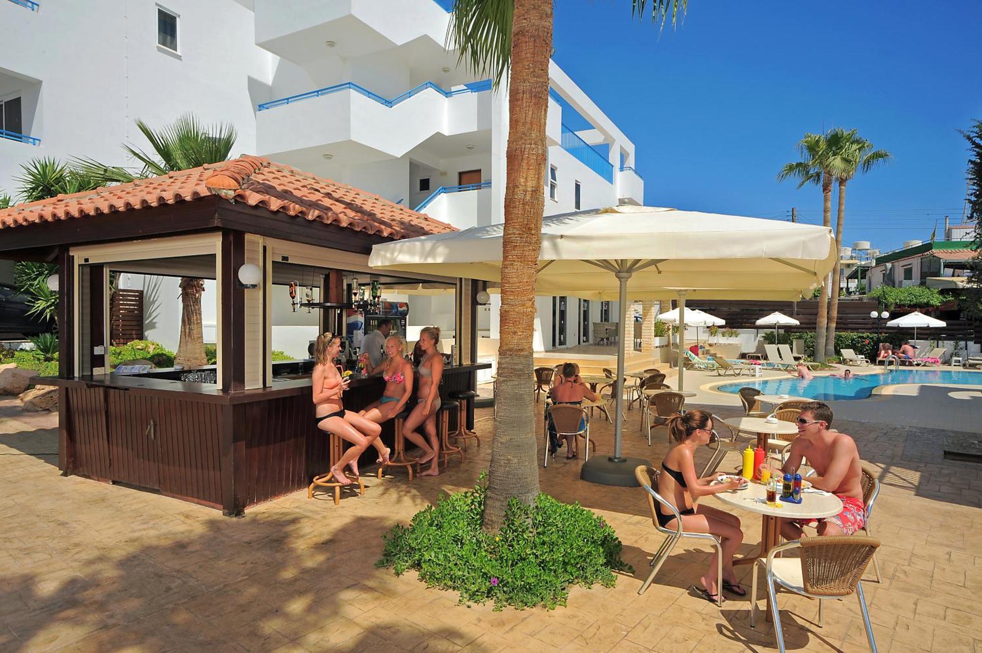 Petrosana Hotel Apartments Ayia Napa Esterno foto