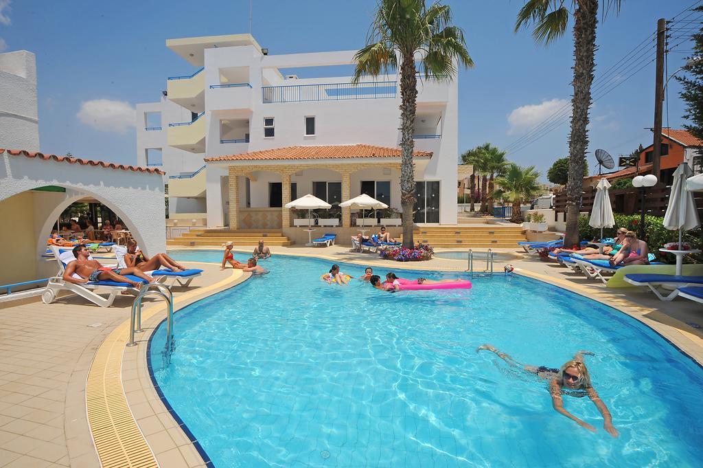 Petrosana Hotel Apartments Ayia Napa Esterno foto