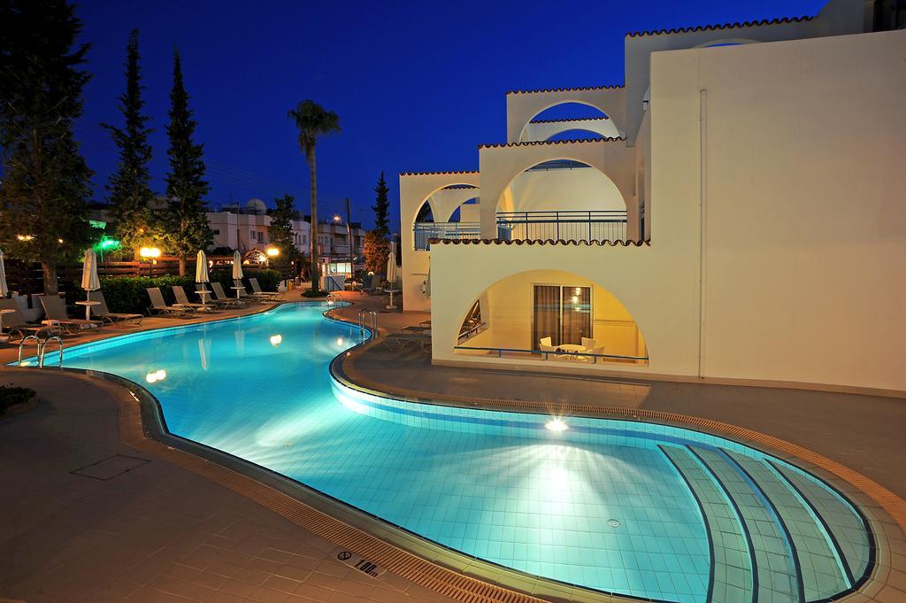 Petrosana Hotel Apartments Ayia Napa Esterno foto