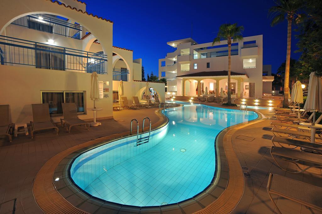 Petrosana Hotel Apartments Ayia Napa Esterno foto
